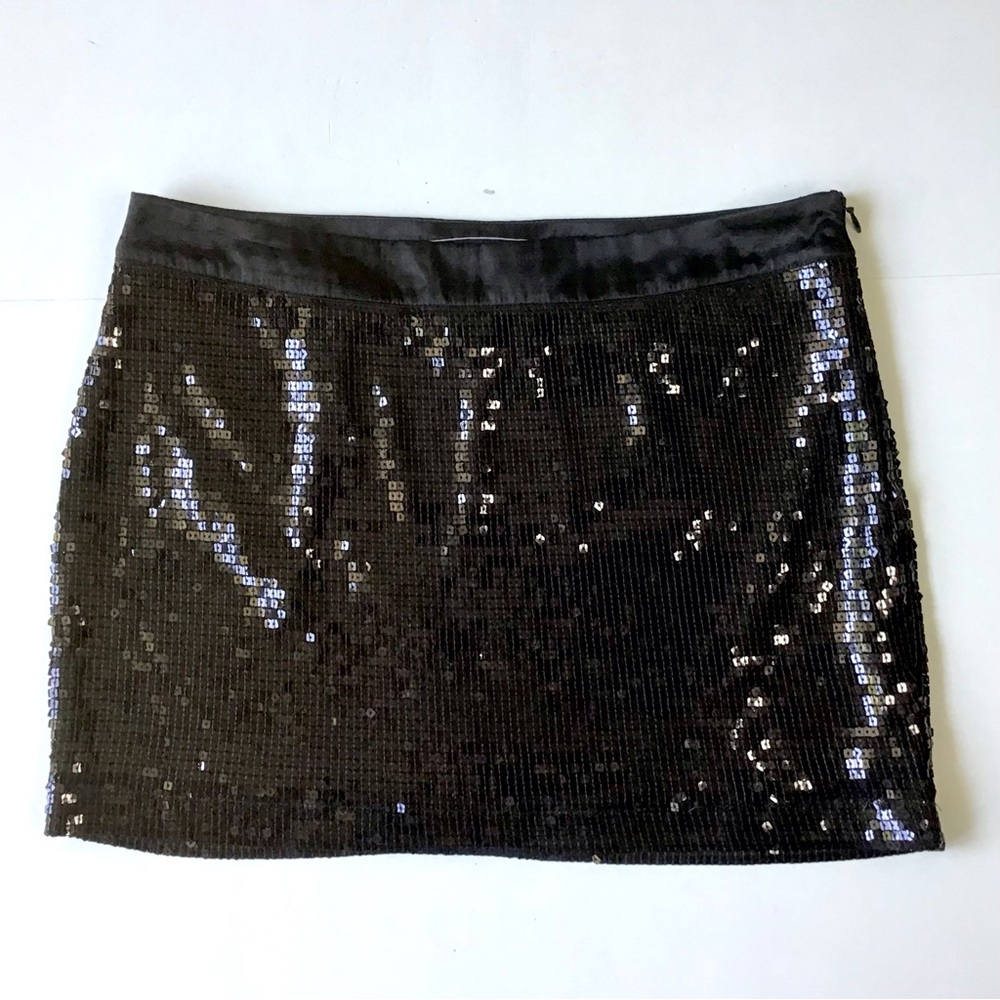 Forever 21 Black Sequin Mini Skirt Size M Lined with Side Zipper & Satin Waist